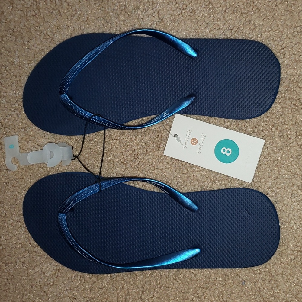 Shade & Shore Flip Flops- 2 pairs - Picture 2 of 8